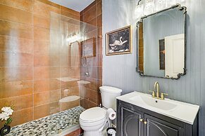Queen Anne Manor' in Old West End w/ Elevator