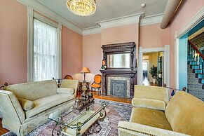 Queen Anne Manor' in Old West End w/ Elevator