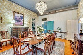 Queen Anne Manor' in Old West End w/ Elevator