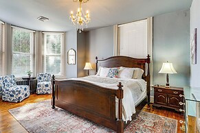 Queen Anne Manor' in Old West End w/ Elevator