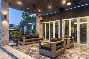 Portofino 4BD Suite Pool Resort Vibe