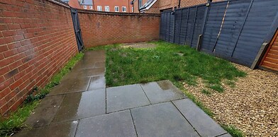 Charming 5-bedroom Townhouse in Central Gloucester