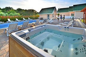 Comfortable Holiday Homes, Pool, Jacuzzi, Sauna