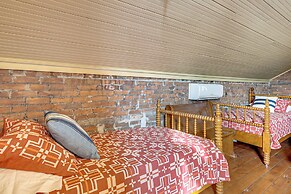 1 Block to Main St: 'second Street Carriage House'