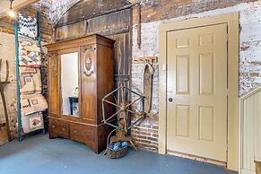 1 Block to Main St: 'second Street Carriage House'