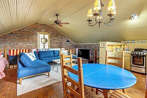 1 Block to Main St: 'second Street Carriage House'