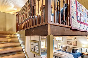 1 Block to Main St: 'second Street Carriage House'