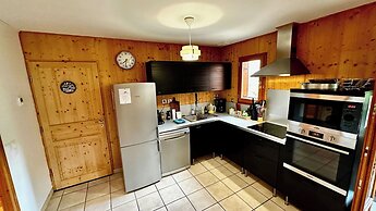 Spacious French Chalet Stay for 10
