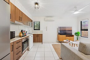Beachside Apartment With Secure Parking