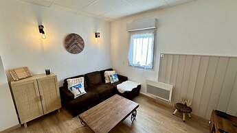 Retreat With Terrace, Parking