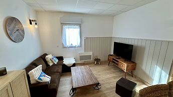 Retreat With Terrace, Parking