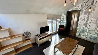 Retreat With Terrace, Parking