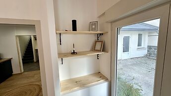 Retreat With Terrace, Parking