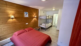 Retreat With Terrace, Parking
