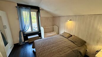 Retreat With Terrace, Parking