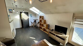 Retreat With Terrace, Parking