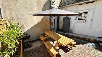 Retreat With Terrace, Parking