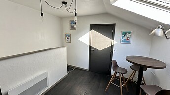 Retreat With Terrace, Parking