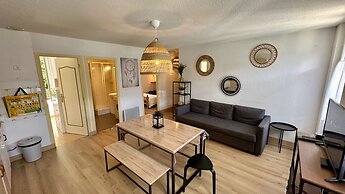 Modern 6-guest Flat in Mont-dore