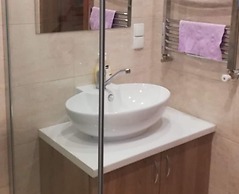 Large Holiday Home With Private Garden