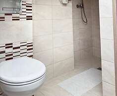Large Holiday Home With Private Garden