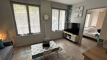 2-bedroom Revamped Flat in Auvergne