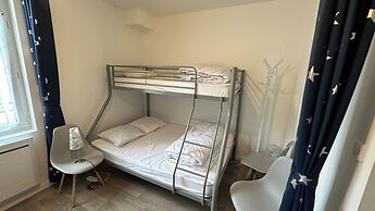 2-bedroom Revamped Flat in Auvergne