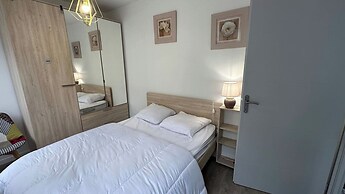 2-bedroom Revamped Flat in Auvergne