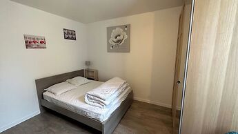 2-bedroom Revamped Flat in Auvergne