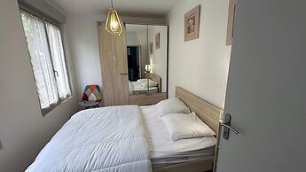 2-bedroom Revamped Flat in Auvergne