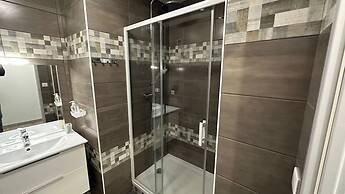 2-bedroom Revamped Flat in Auvergne