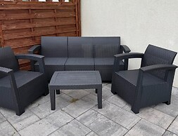 Holiday Home, 4 Bedrooms, Private Garden