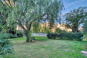 A/C 2bdr/6p Flat Just two Minutes From the Beach!