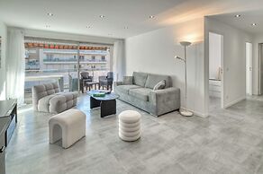 A/C 2bdr/6p Flat Just two Minutes From the Beach!