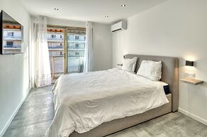 A/C 2bdr/6p Flat Just two Minutes From the Beach!