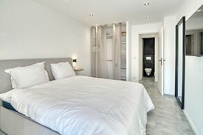 A/C 2bdr/6p Flat Just two Minutes From the Beach!
