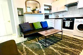 Main Door Flat With Private Garden City Center