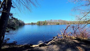 Modern House Steps From Dining, Shopping & Lakes