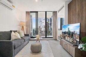 2-bed High-rise Apartment With Pool & Gym