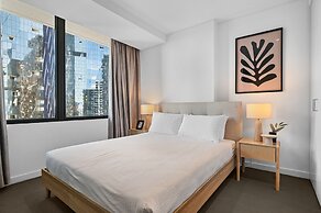 2-bed High-rise Apartment With Pool & Gym