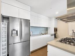 Stylish Apartment Near Mandurah's Best Spots