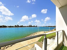 Stylish Apartment Near Mandurah's Best Spots