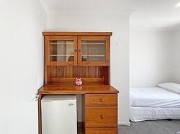 Beachside 3-bed Apartment With Garage Parking