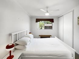 Beachside 3-bed Apartment With Garage Parking