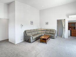 Beachside 3-bed Apartment With Garage Parking