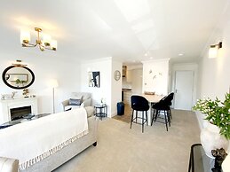 The Degas Sea View Suite