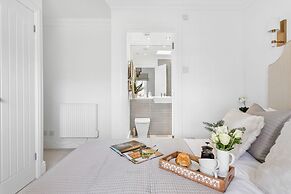 The Renoir Sea View Suite