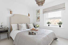 The Renoir Sea View Suite