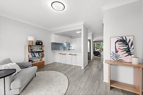 Quaint Townhouse in Bustling Locale