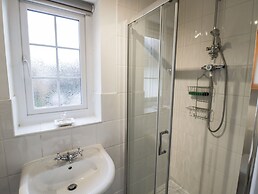 3 Leycester Court